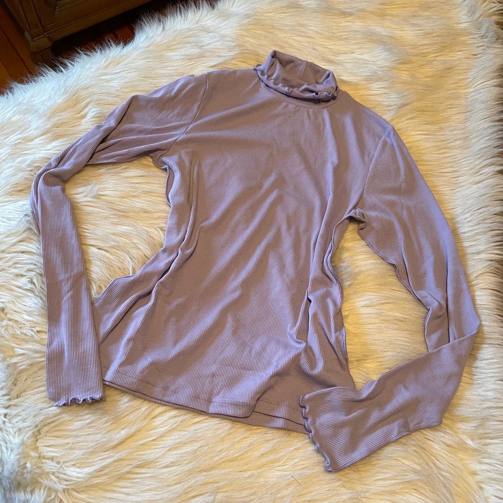GU brand size small lavender ribbed turtleneck shirt